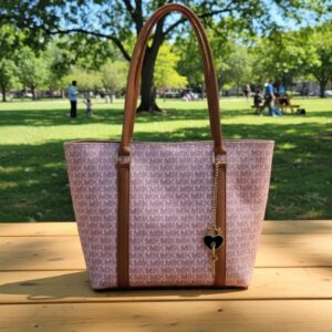 Signature Classic Tote