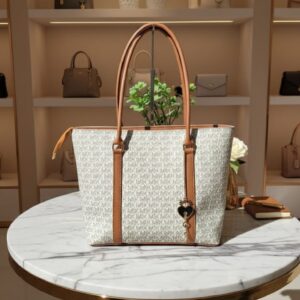 Signature Classic Tote